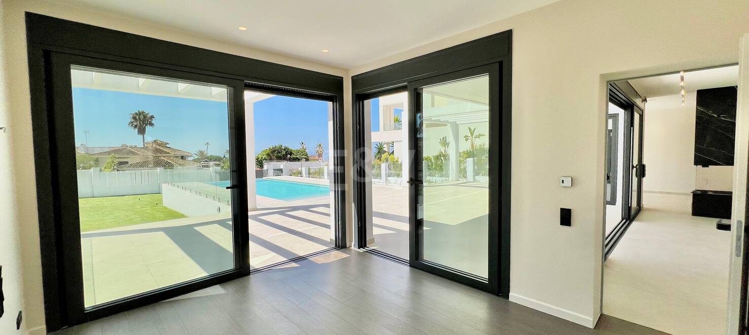 Lyx Villa i Elviria Beachside, 100m från stranden