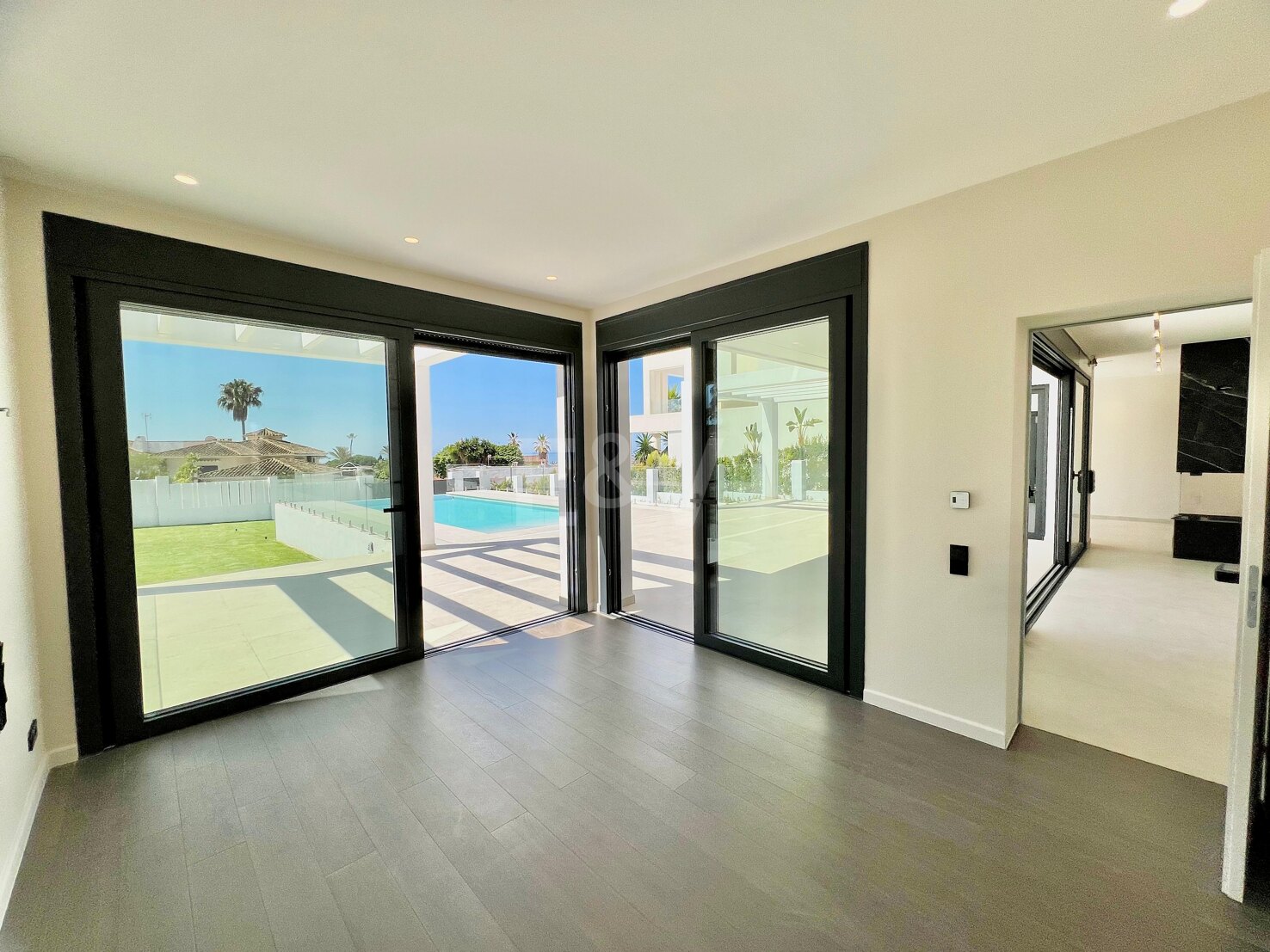 Luxury Villa in Elviria Beachside, 100m from the Beach