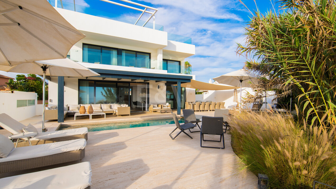 Contemporary frontline beach villa. Prices from 6.500 € to 17.000€ per week.