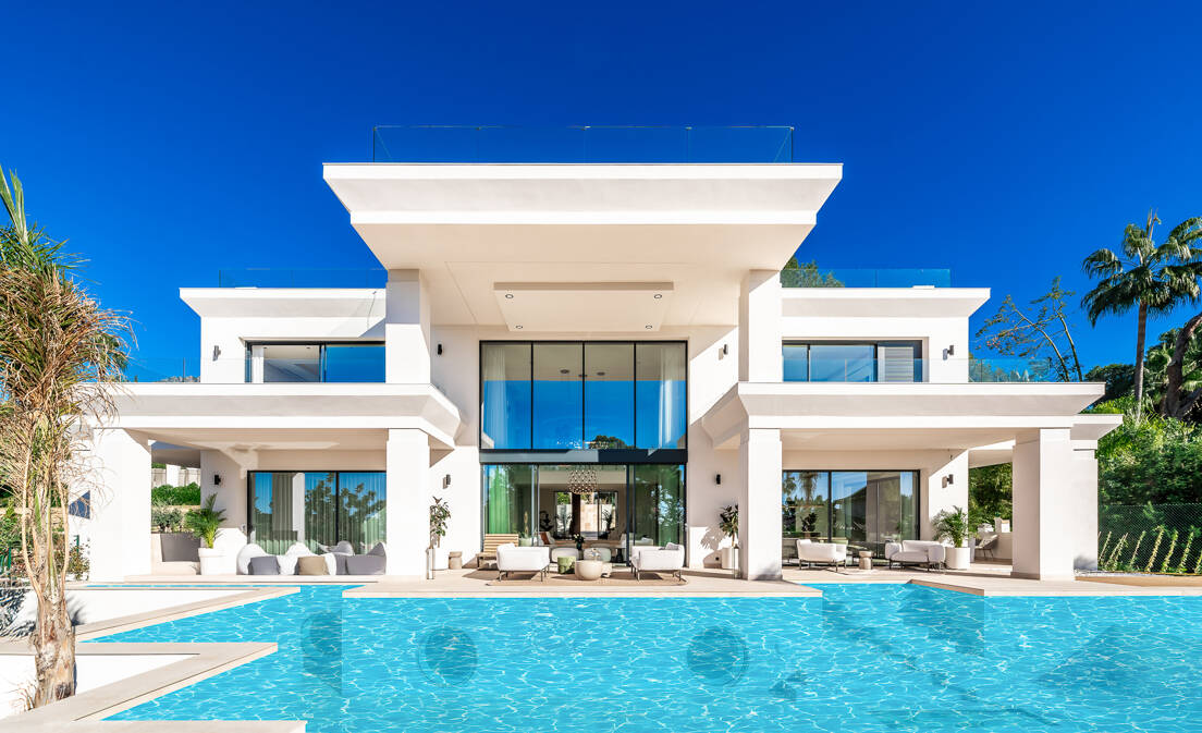 Denna magnifika villa ligger i den prestigefyllda och eftertraktade stadsdelen Sierra Blanca. Designad för att leverera den ultimata drömhusupplevelsen, kombinerar...