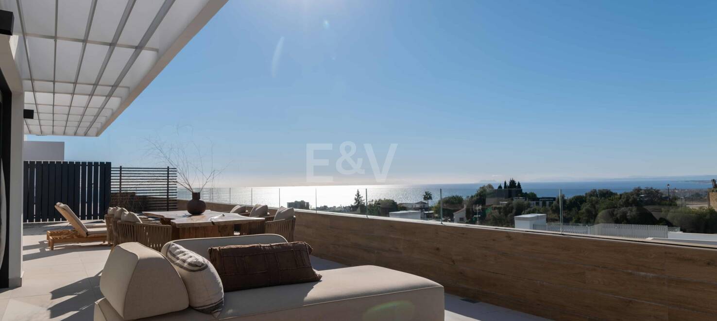 Ático en Altos de Los Monteros con impresionantes vistas panorámicas