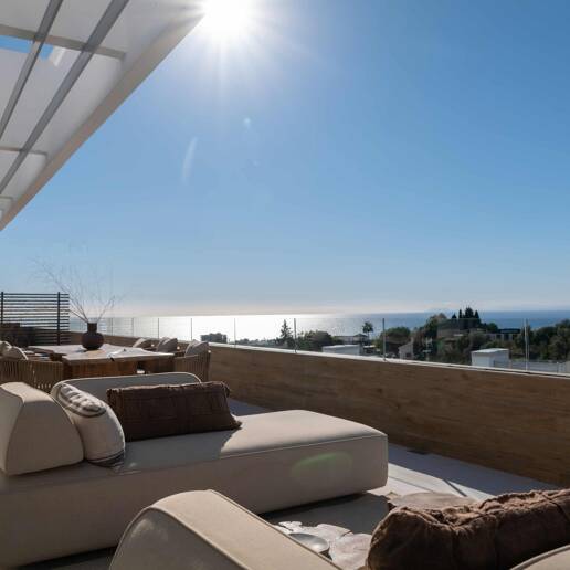 Ático en Altos de Los Monteros con impresionantes vistas panorámicas