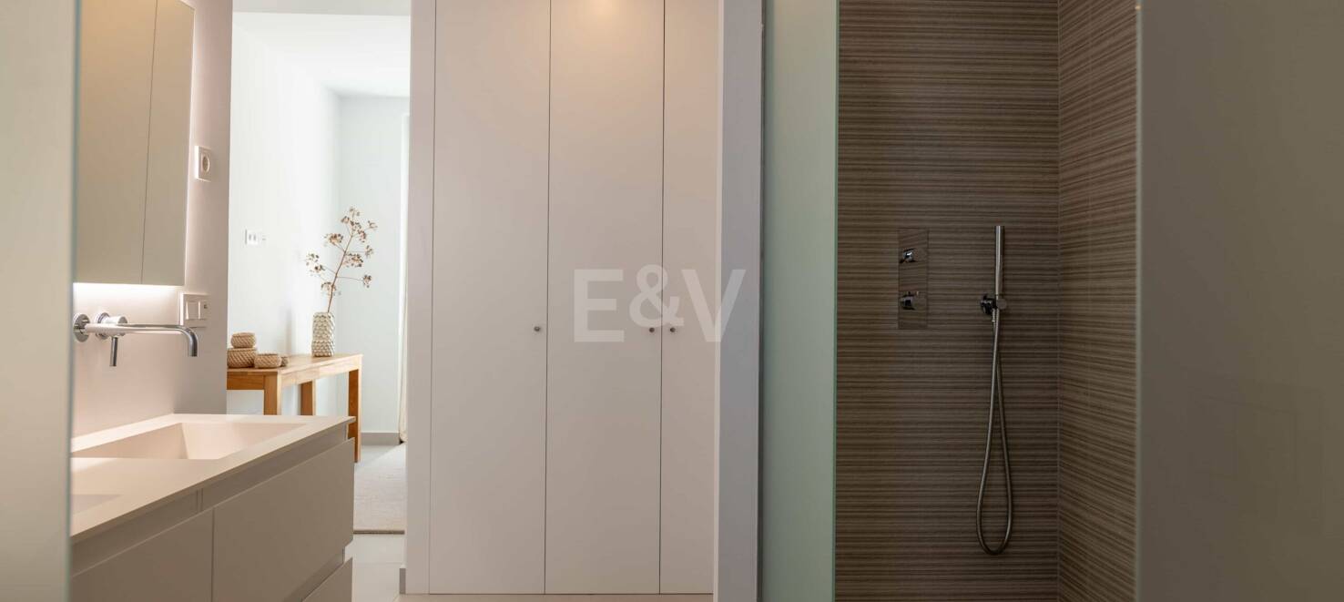 Ático en Altos de Los Monteros con impresionantes vistas panorámicas