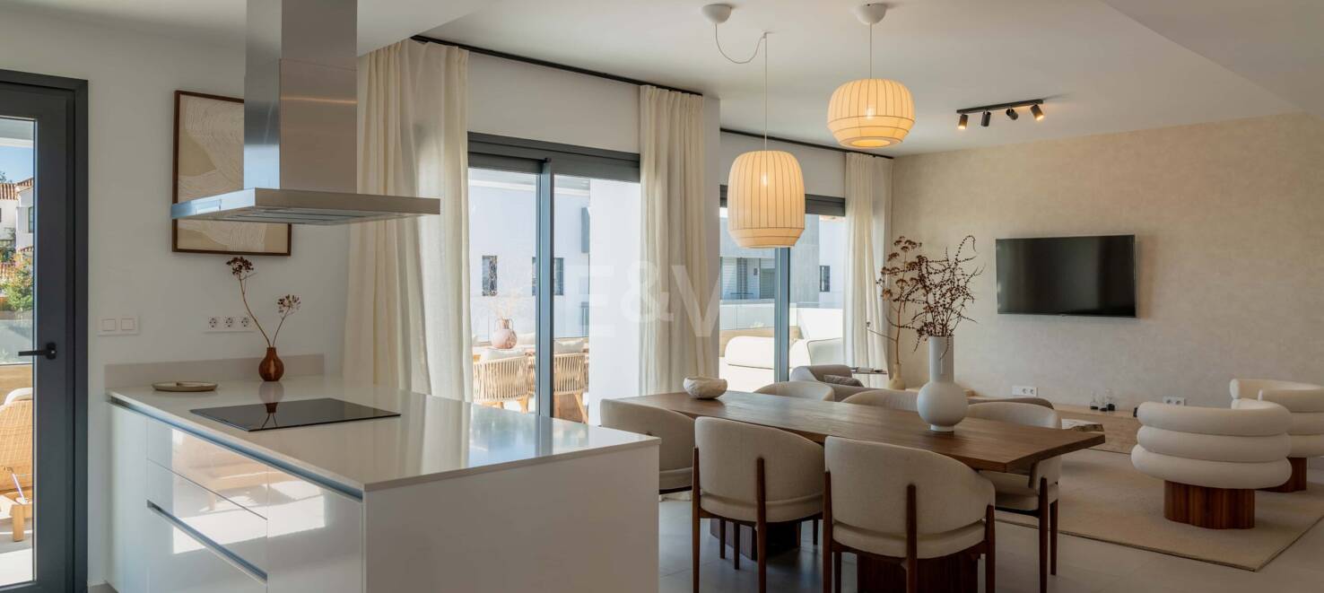 Ático en Altos de Los Monteros con impresionantes vistas panorámicas