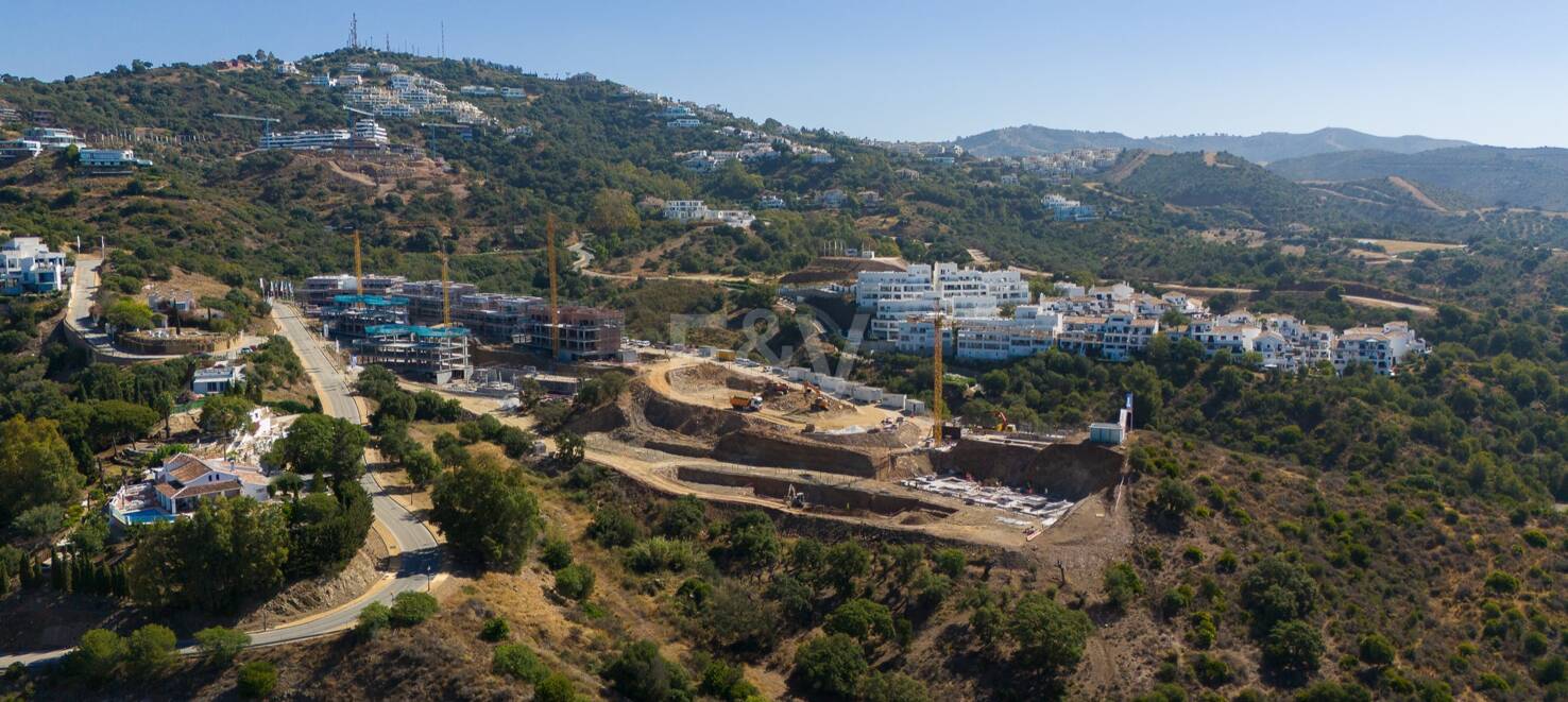 Penthouse i Altos de Los Monteros med fantastisk panoramautsikt