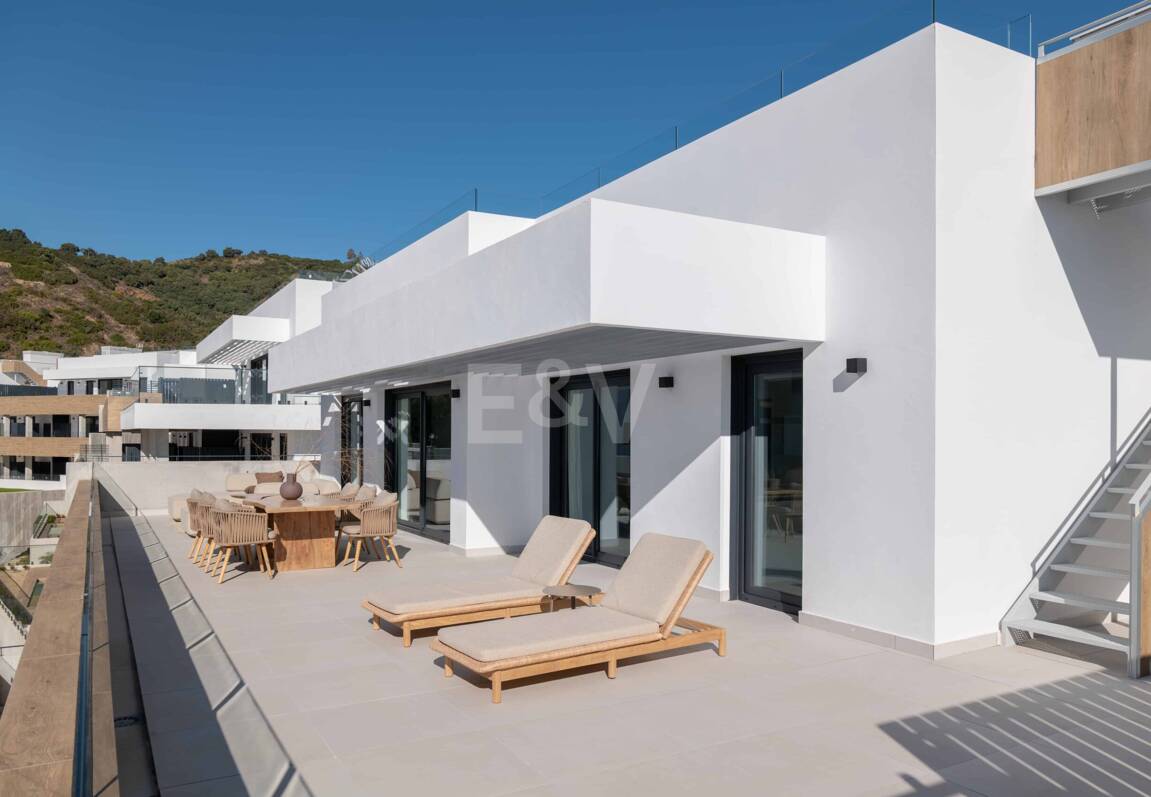 Penthouse i Altos de Los Monteros med fantastisk panoramautsikt