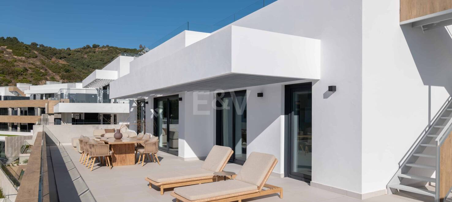 Ático en Altos de Los Monteros con impresionantes vistas panorámicas