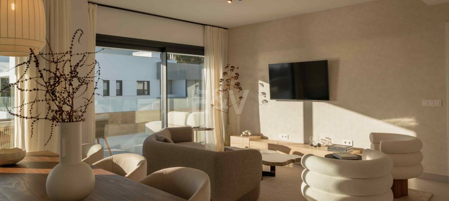 Ático en Altos de Los Monteros con impresionantes vistas panorámicas