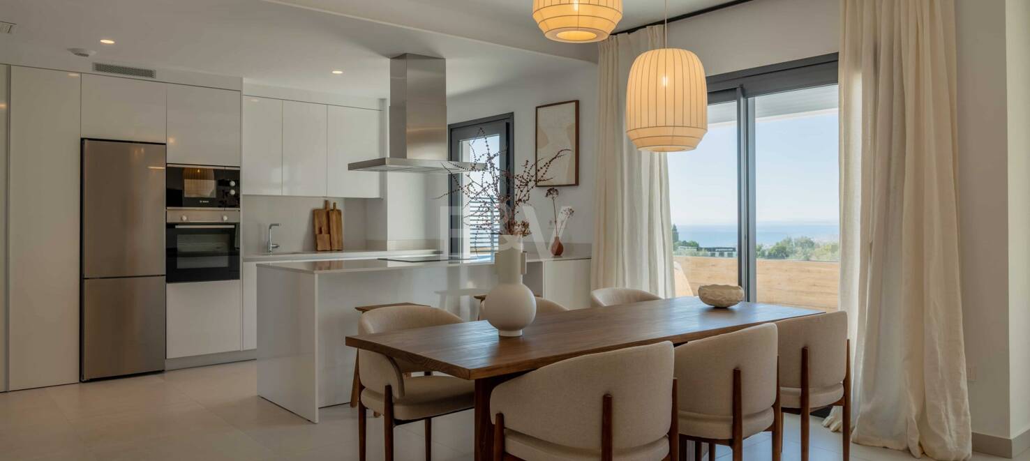 Ático en Altos de Los Monteros con impresionantes vistas panorámicas