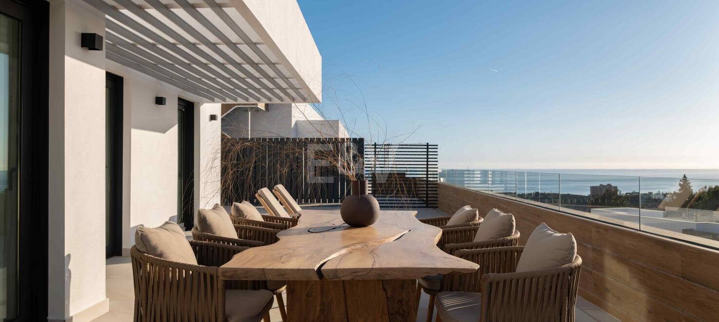 Ático en Altos de Los Monteros con impresionantes vistas panorámicas