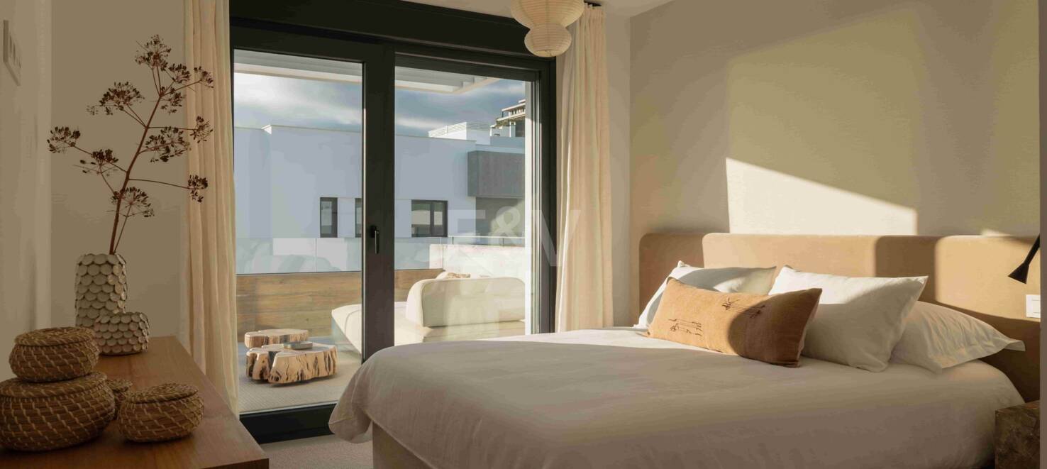 Ático en Altos de Los Monteros con impresionantes vistas panorámicas