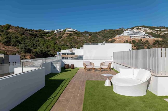 Penthouse i Altos de Los Monteros med fantastisk panoramautsikt