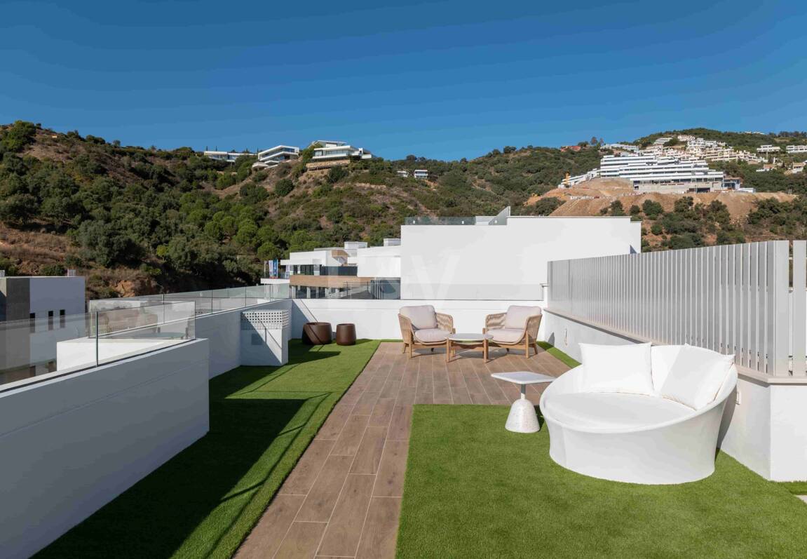 Penthouse i Altos de Los Monteros med fantastisk panoramautsikt