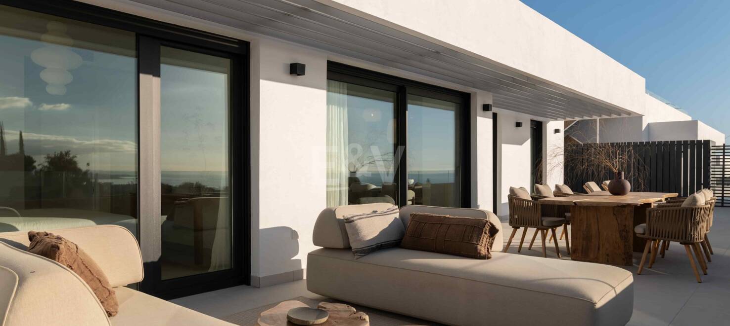 Ático en Altos de Los Monteros con impresionantes vistas panorámicas