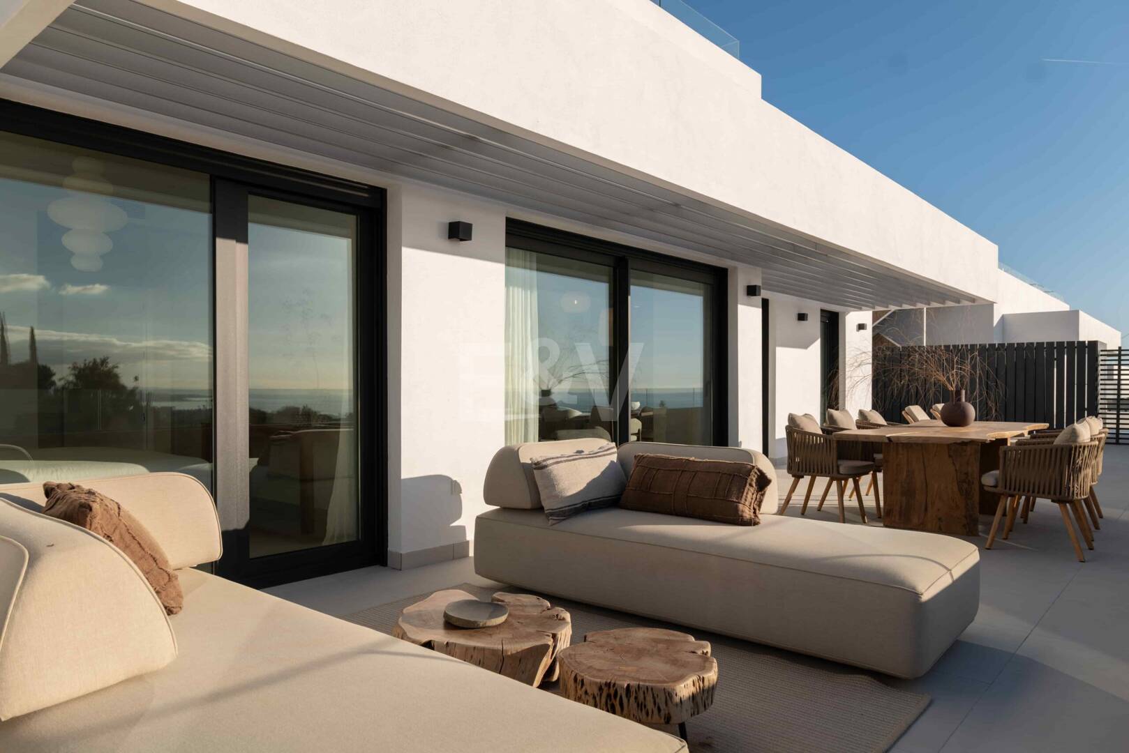 Ático en Altos de Los Monteros con impresionantes vistas panorámicas