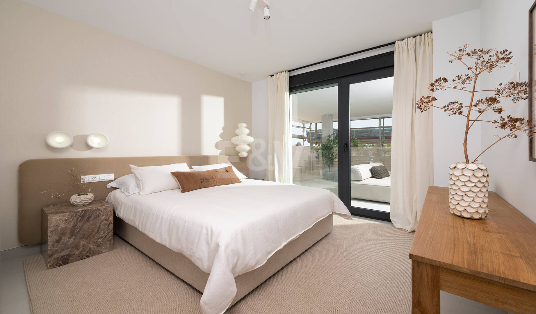 Ático en Altos de Los Monteros con impresionantes vistas panorámicas