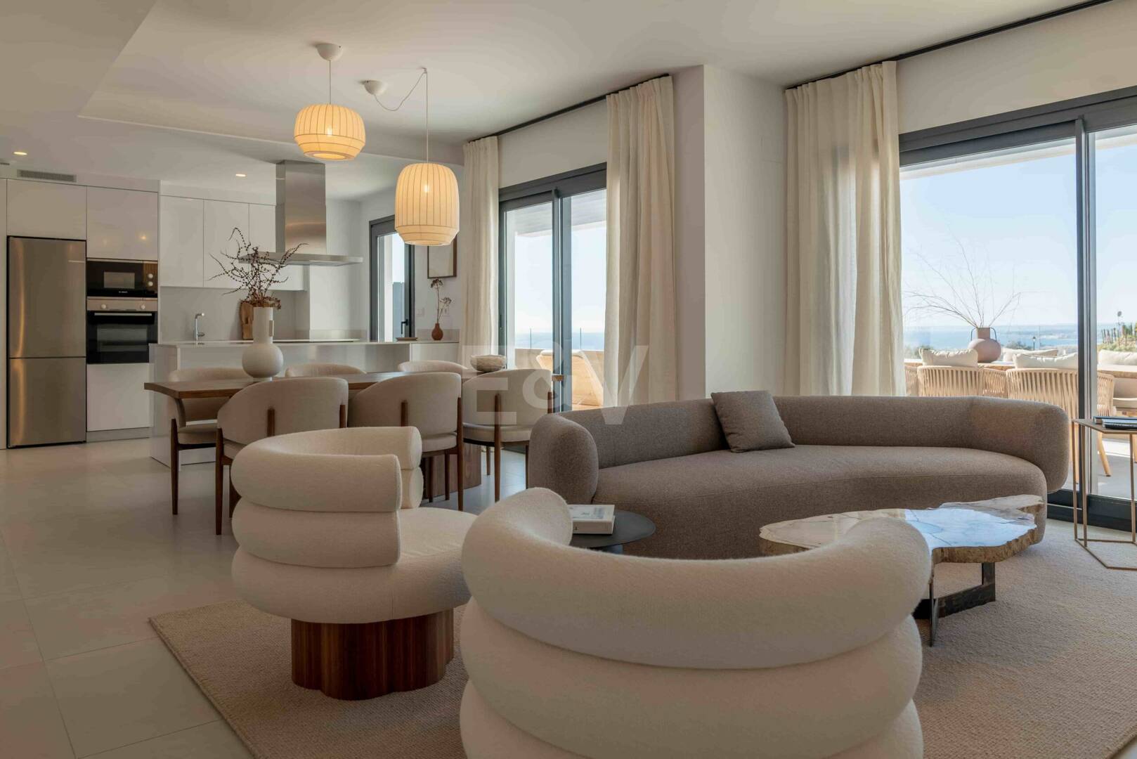 Ático en Altos de Los Monteros con impresionantes vistas panorámicas