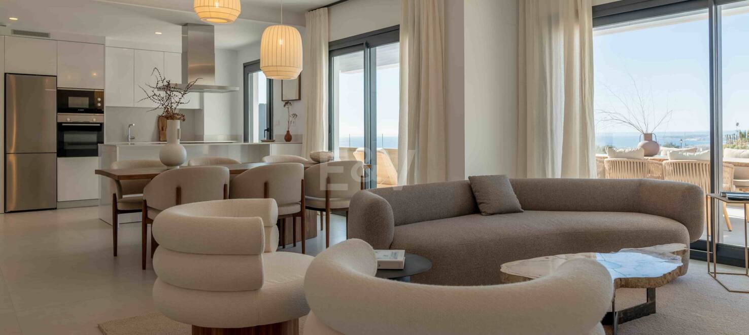 Ático en Altos de Los Monteros con impresionantes vistas panorámicas