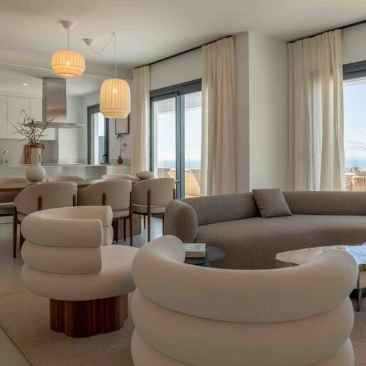 Ático en Altos de Los Monteros con impresionantes vistas panorámicas