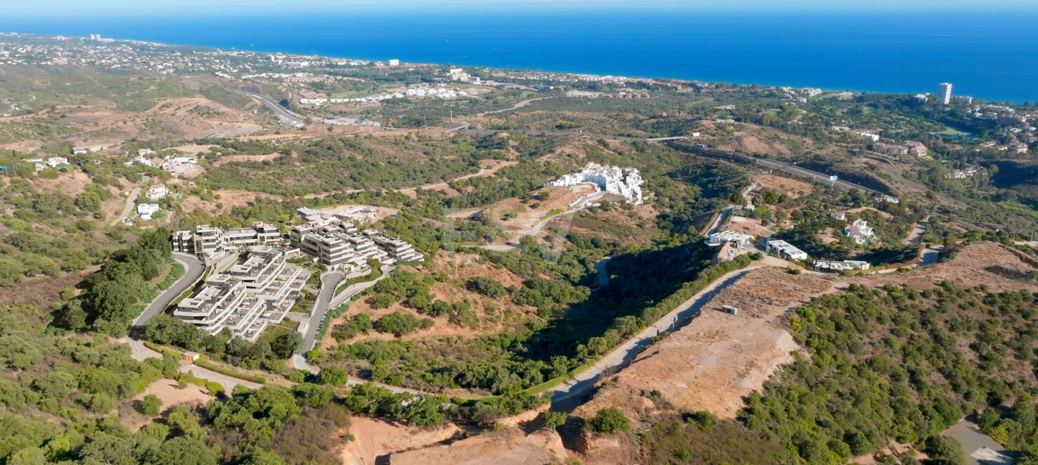 Lyxlägenhet i Los Altos de Los Monteros med panoramautsikt