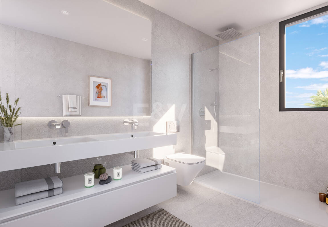 Luxury Apartment in Los Altos de Los Monteros with Panoramic Views