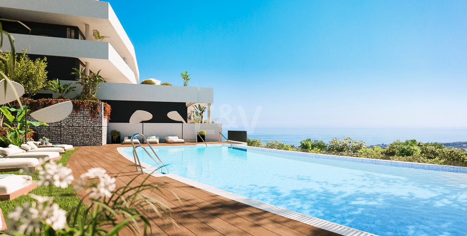 Luxury Apartment in Los Altos de Los Monteros with Panoramic Views