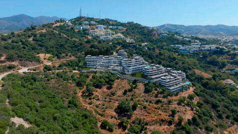 Lyxlägenhet i Los Altos de Los Monteros med panoramautsikt