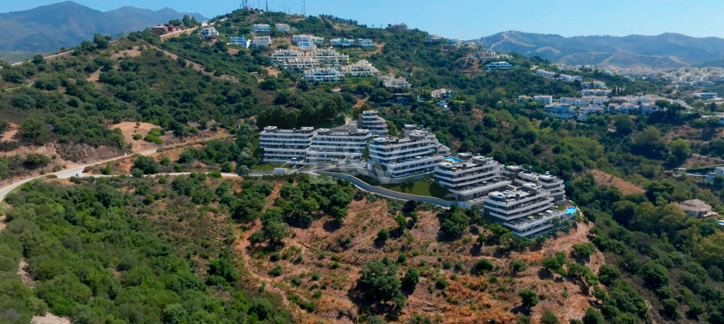 Lyxlägenhet i Los Altos de Los Monteros med panoramautsikt