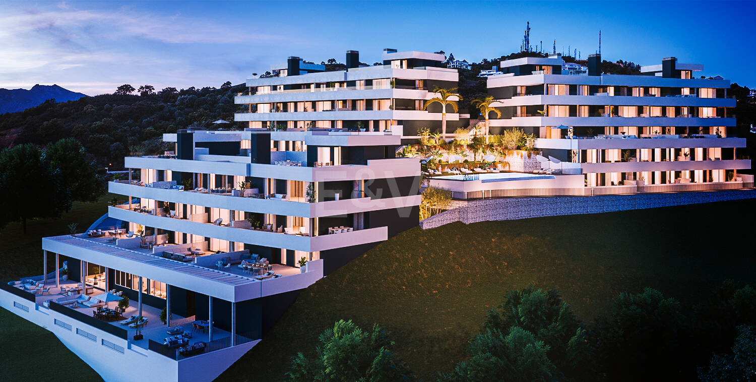 Luxury Apartment in Los Altos de Los Monteros with Panoramic Views