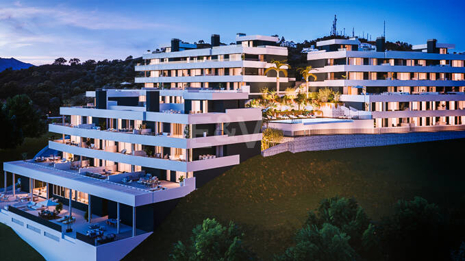 Apartamento de lujo en Los Altos de Los Monteros con vistas panorámicas