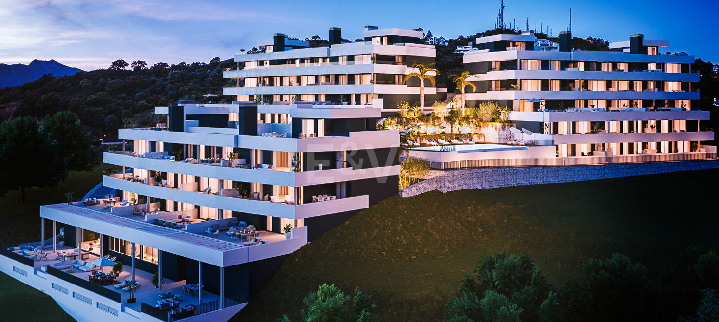 Lyxlägenhet i Los Altos de Los Monteros med panoramautsikt