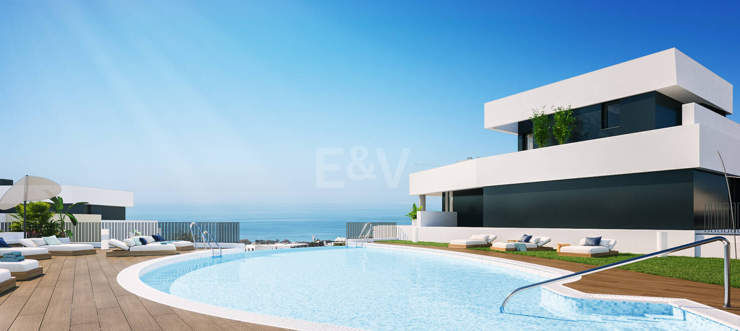 Lyxlägenhet i Los Altos de Los Monteros med panoramautsikt