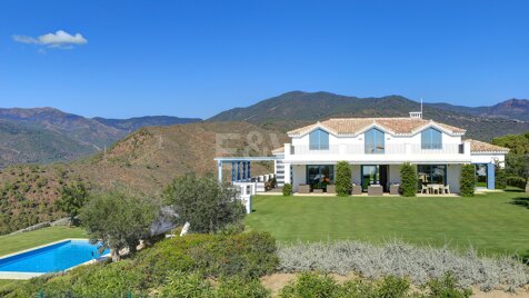 Villa de lujo en Monte Mayor con fascinantes vistas al mar