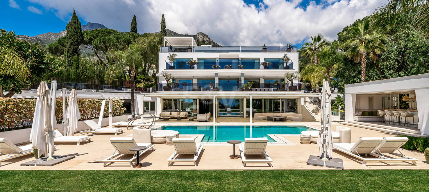 Bijoux architectural moderne Cascada de Camoján. Prix à partir de 48 000 € par semaine