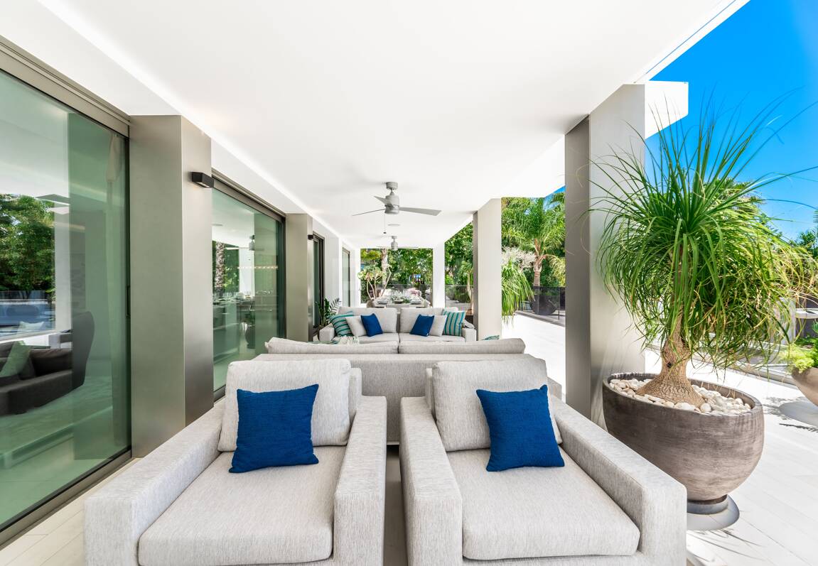 Bijoux architectural moderne Cascada de Camoján. Prix à partir de 48 000 € par semaine