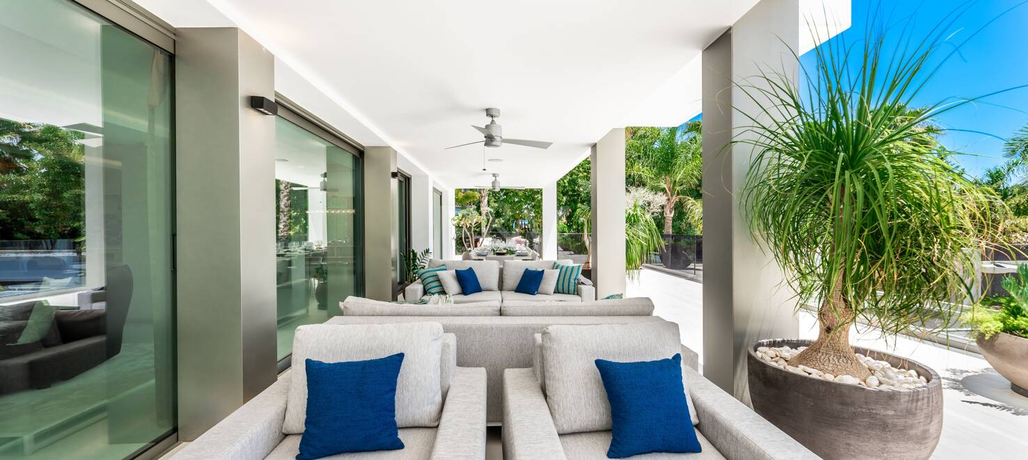 Bijoux architectural moderne Cascada de Camoján. Prix à partir de 48 000 € par semaine