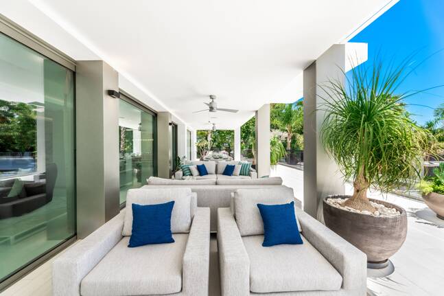 Bijoux architectural moderne Cascada de Camoján. Prix à partir de 48 000 € par semaine