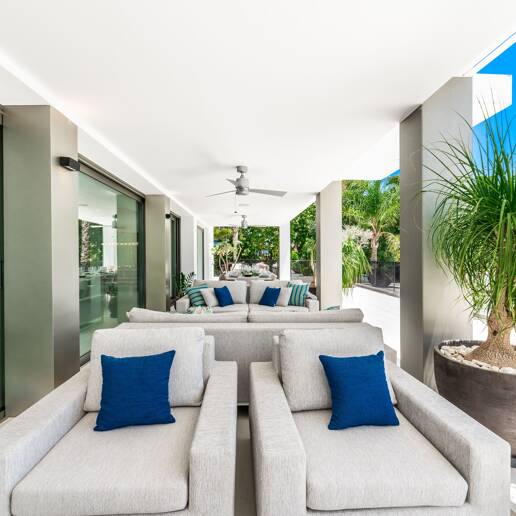 Bijoux architectural moderne Cascada de Camoján. Prix à partir de 48 000 € par semaine