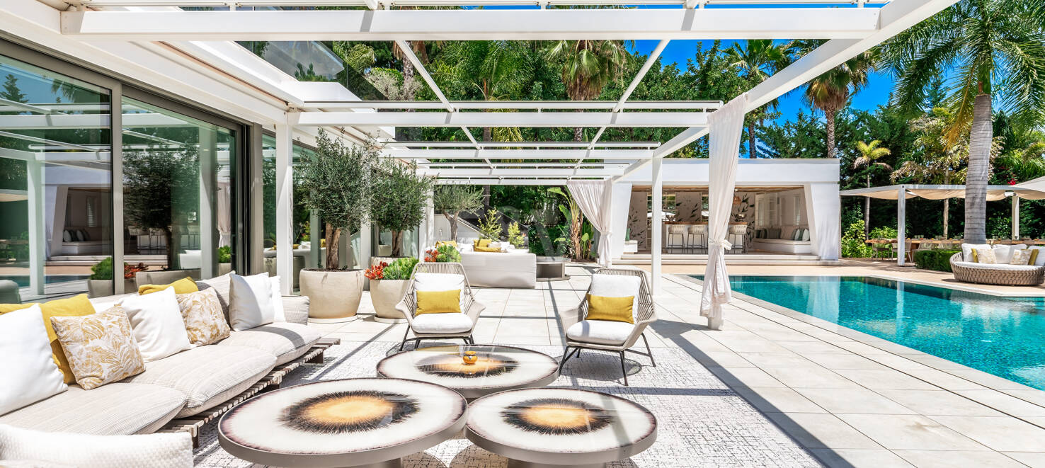 Bijoux architectural moderne Cascada de Camoján. Prix à partir de 48 000 € par semaine