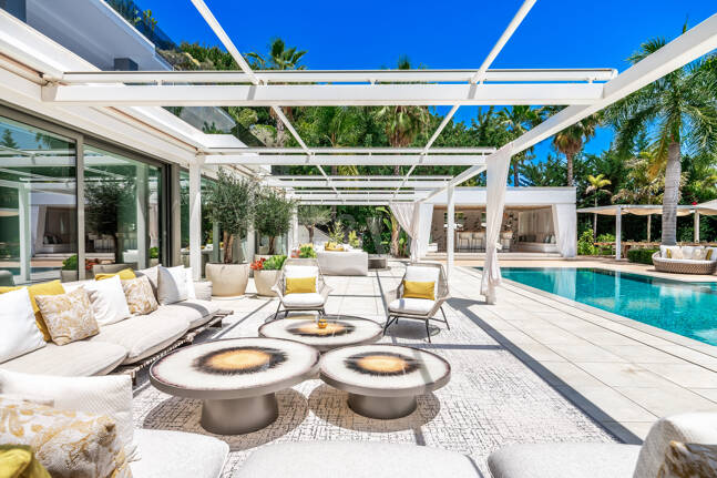 Bijoux architectural moderne Cascada de Camoján. Prix à partir de 48 000 € par semaine