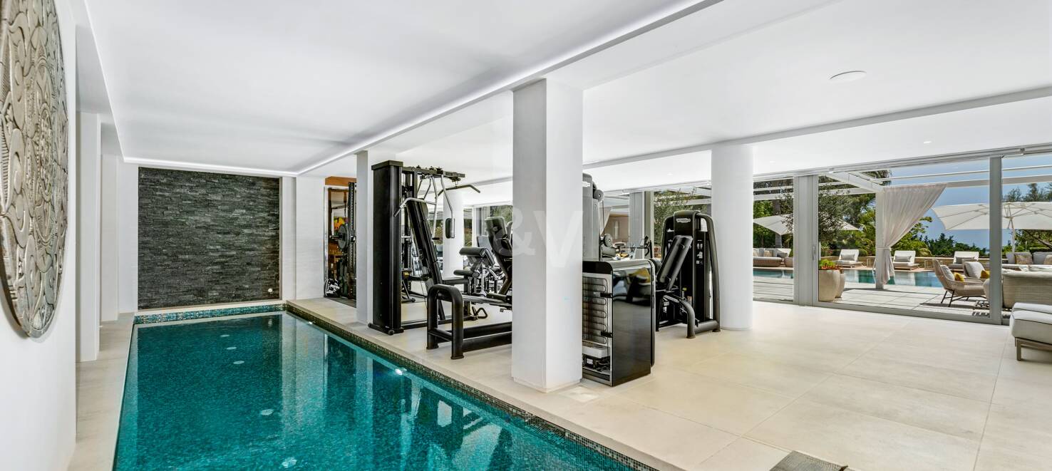 Bijoux architectural moderne Cascada de Camoján. Prix à partir de 48 000 € par semaine