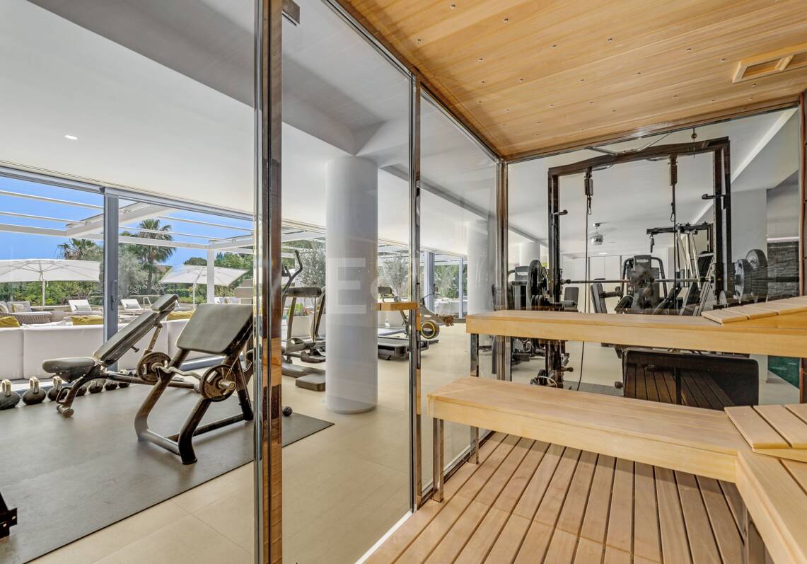 Modern arkitektonisk juvel Cascada de Camoján. Priser från €48 000 per vecka
