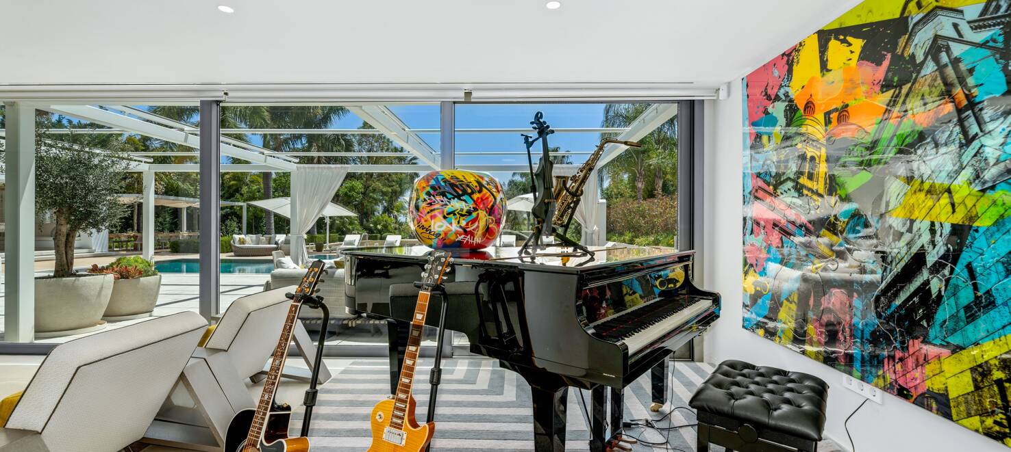 Bijoux architectural moderne Cascada de Camoján. Prix à partir de 48 000 € par semaine