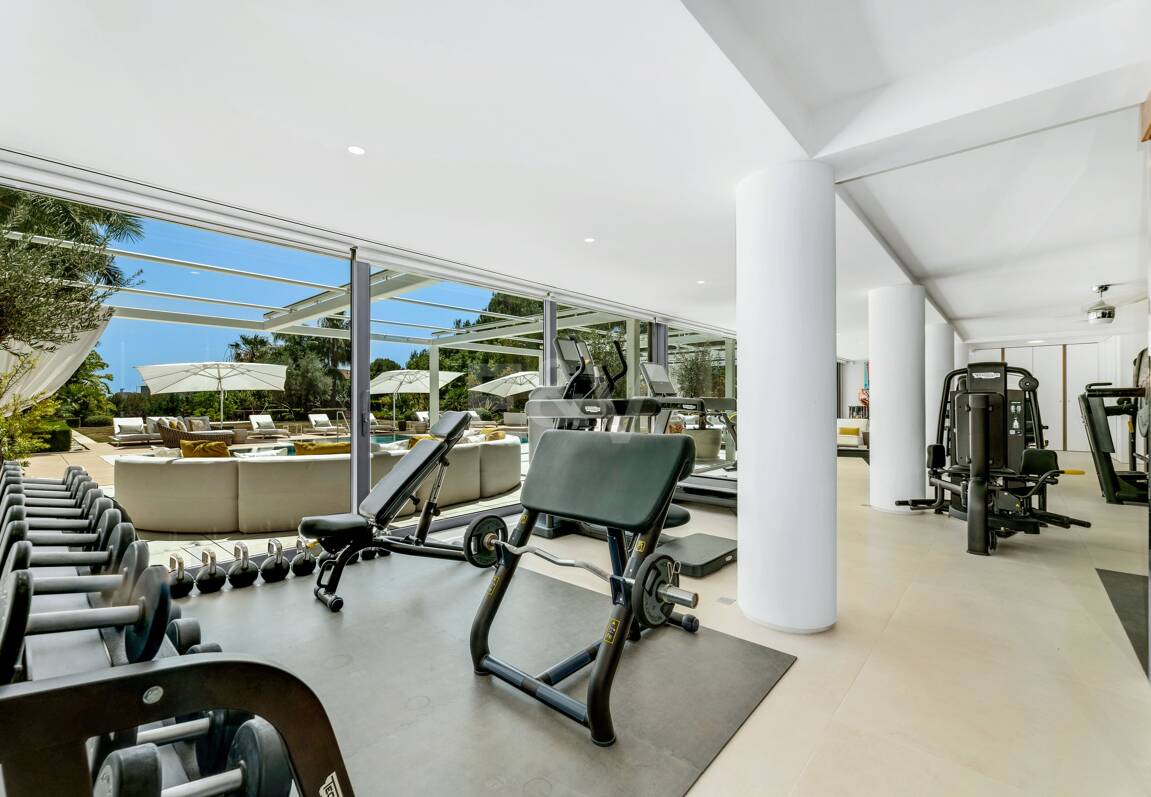 Bijoux architectural moderne Cascada de Camoján. Prix à partir de 48 000 € par semaine