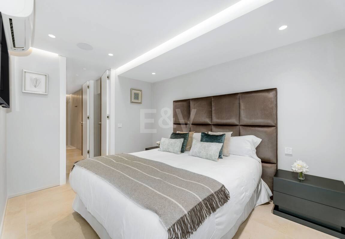 Bijoux architectural moderne Cascada de Camoján. Prix à partir de 48 000 € par semaine