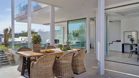 Best-Value Modern Style Villa with Sea and Mountain Views in Marbella Town