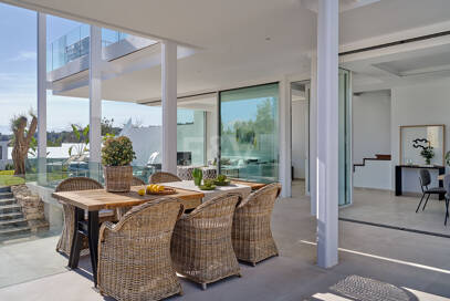 Best-Value Modern Style Villa with Sea and Mountain Views in Marbella Town
