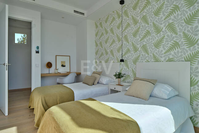 Best-Value Modern Style Villa with Sea and Mountain Views in Marbella Town