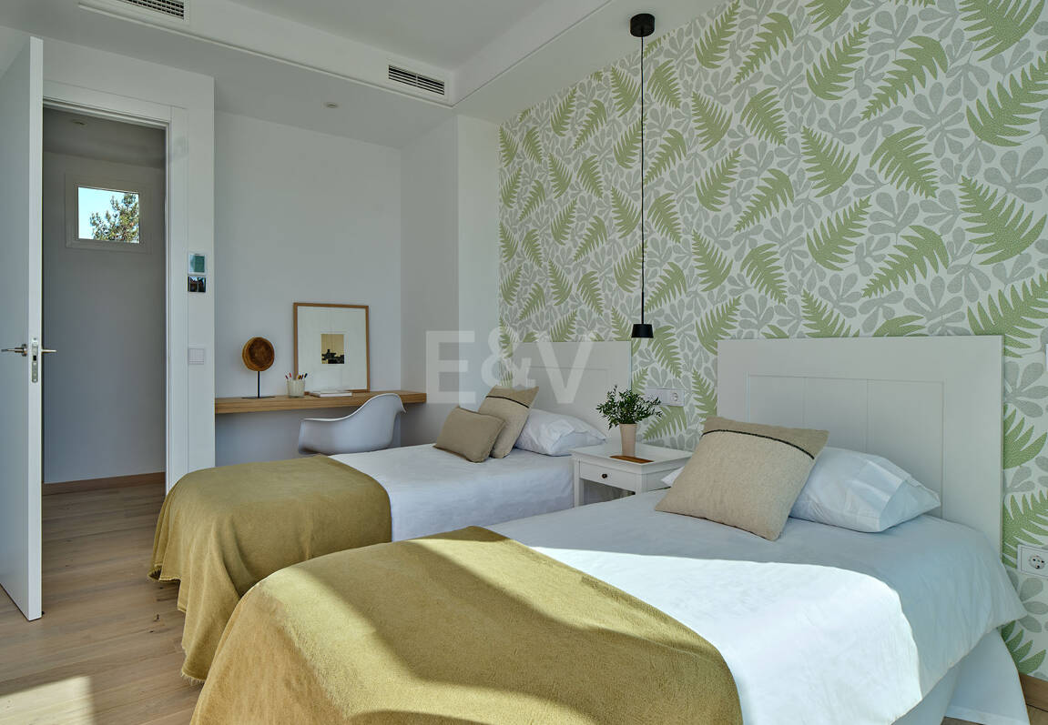 Best-Value Modern Style Villa with Sea and Mountain Views in Marbella Town