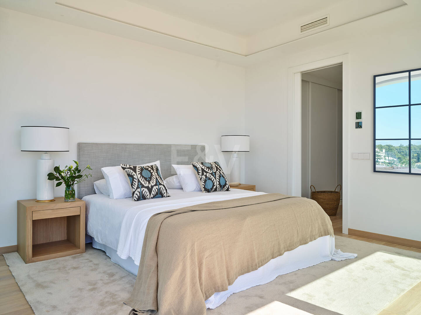 Best-Value Modern Style Villa with Sea and Mountain Views in Marbella Town